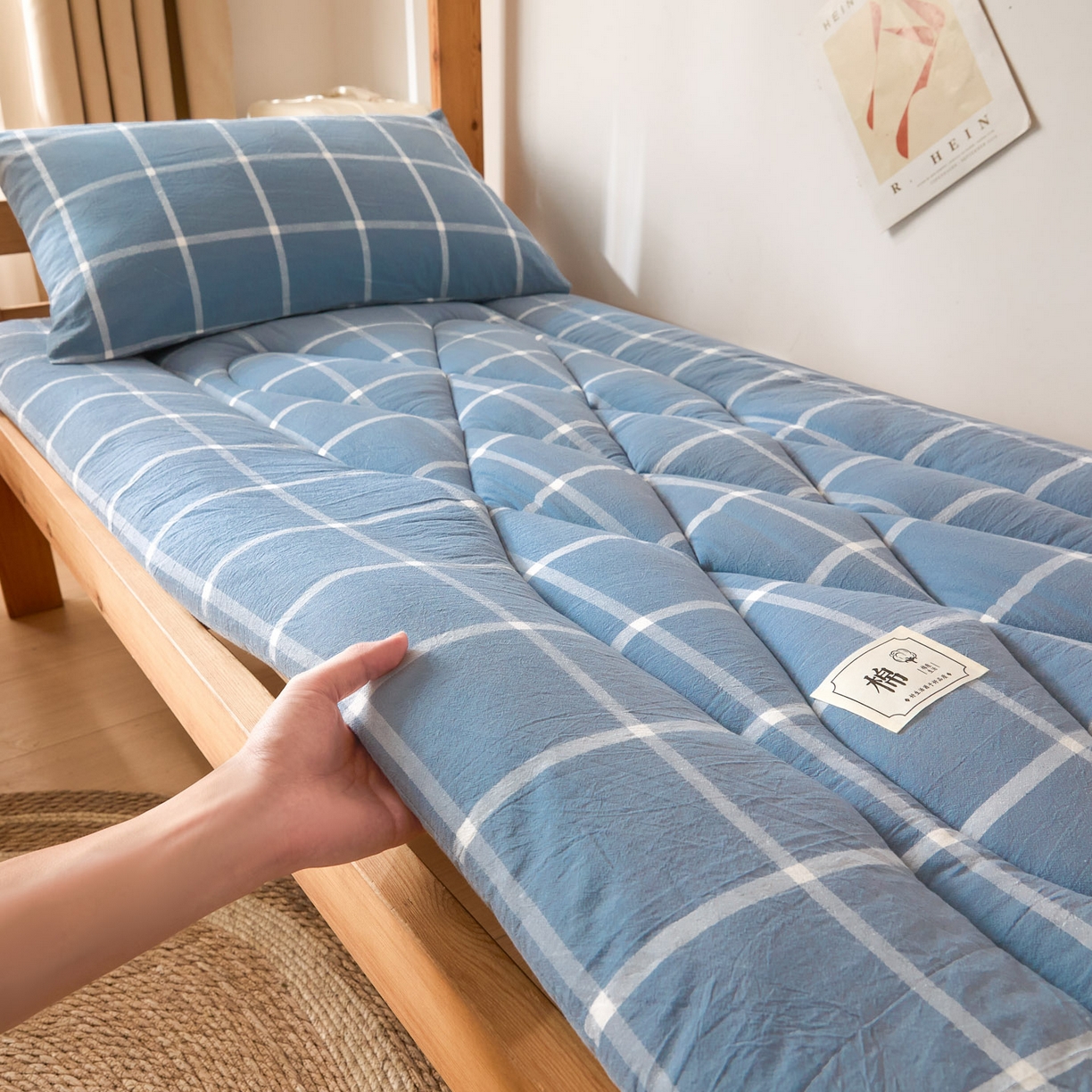 91家纺网 家纺一手货源 找家纺 爱屋及屋 2025款无印风学生棉花床垫 海蓝大格