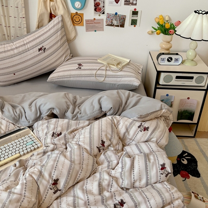 91家纺网 家纺一手货源 找家纺 （总）源莱 2025开学季小清新卡通时尚印花水洗双层纱四件套