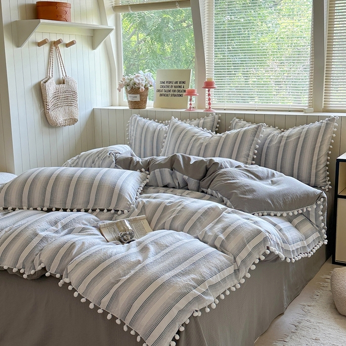 91家纺网 家纺一手货源 找家纺 缘生活 2025新款皱皱纱毛球球流苏四件套 皱皱纱球球流苏-绅士条纹