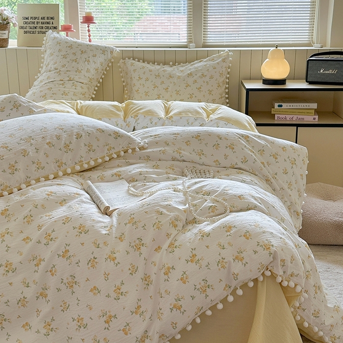 91家纺网 家纺一手货源 找家纺 缘生活 2025新款皱皱纱毛球球流苏四件套 皱皱纱球球流苏-梨花黄