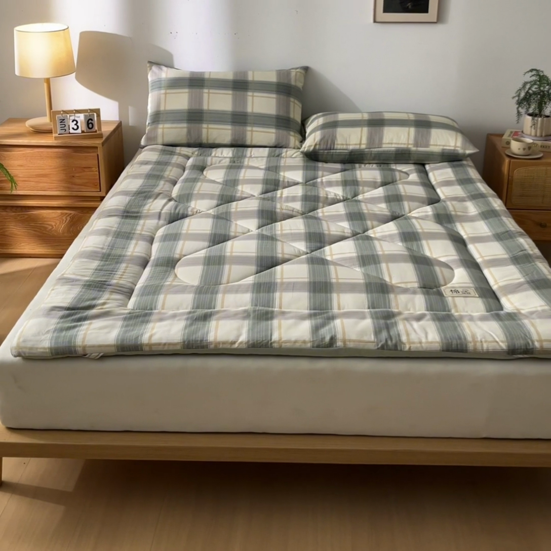 91家纺网 家纺一手货源 找家纺 爱屋及屋 2025新款无印风四季款棉花床垫 韵绿格