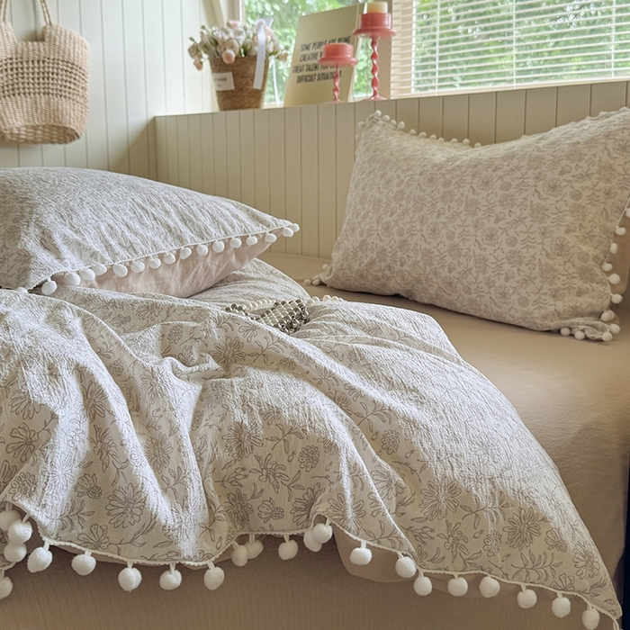 91家纺网 家纺一手货源 找家纺 缘生活 2025新款皱皱纱毛球球流苏四件套 皱皱纱球球流苏-碎花灰棕