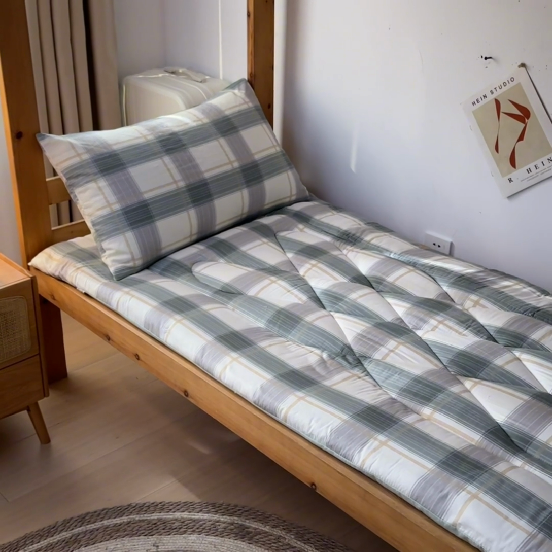 91家纺网 家纺一手货源 找家纺 爱屋及屋 2025款无印风学生棉花床垫 韵绿格