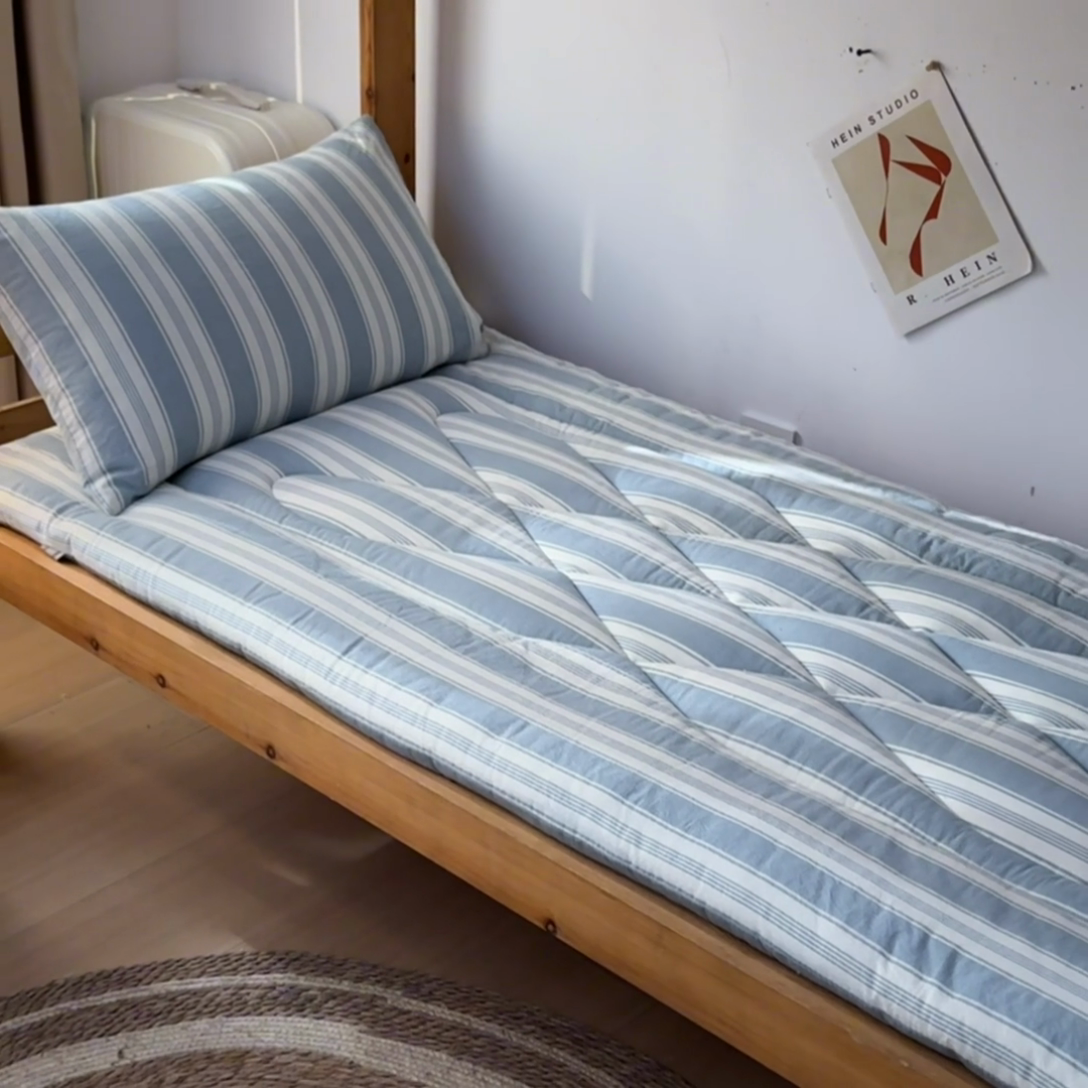 91家纺网 家纺一手货源 找家纺 爱屋及屋 2025款无印风学生棉花床垫 左岸蓝