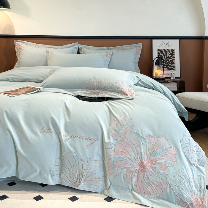 91家纺网 家纺一手货源 找家纺 桃园 2025新款纯棉全棉长绒棉磨毛四件套不掉毛-华尔兹 （高端礼盒） 华尔兹-飘蓝