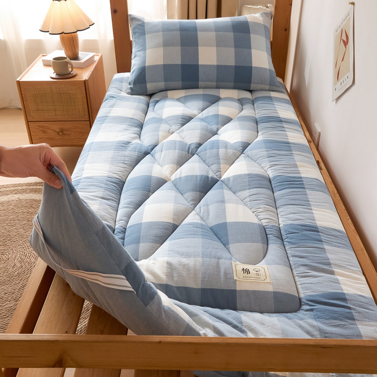91家纺网 家纺一手货源 找家纺 爱屋及屋 2025款无印风学生棉花床垫 蓝中格