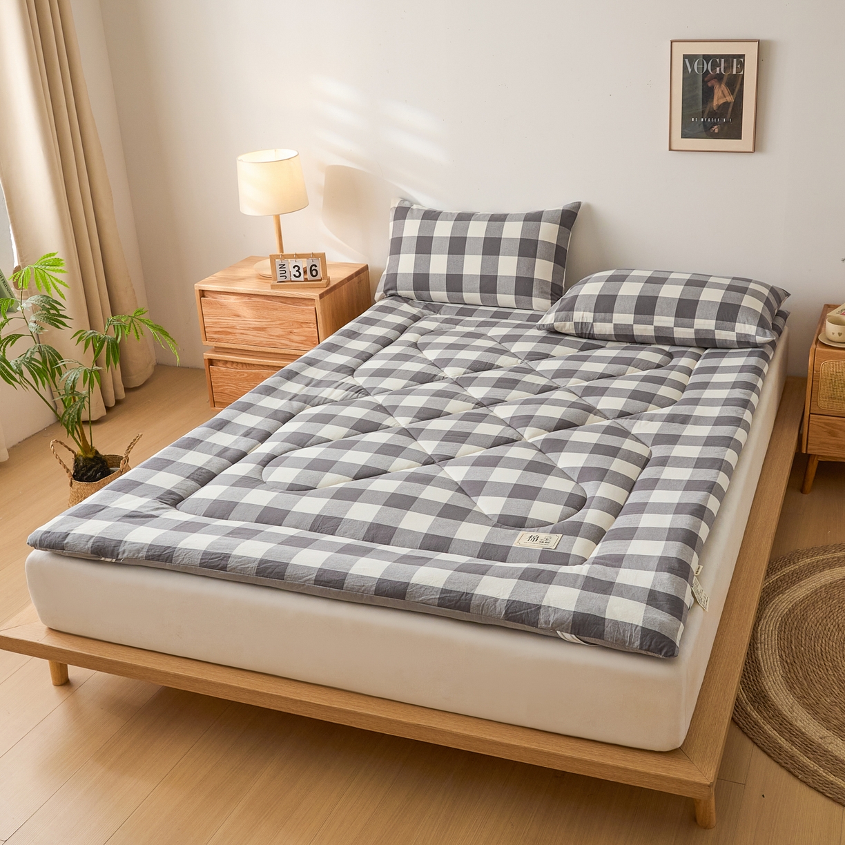 91家纺网 家纺一手货源 找家纺 爱屋及屋 2025新款无印风四季款棉花床垫 灰中格