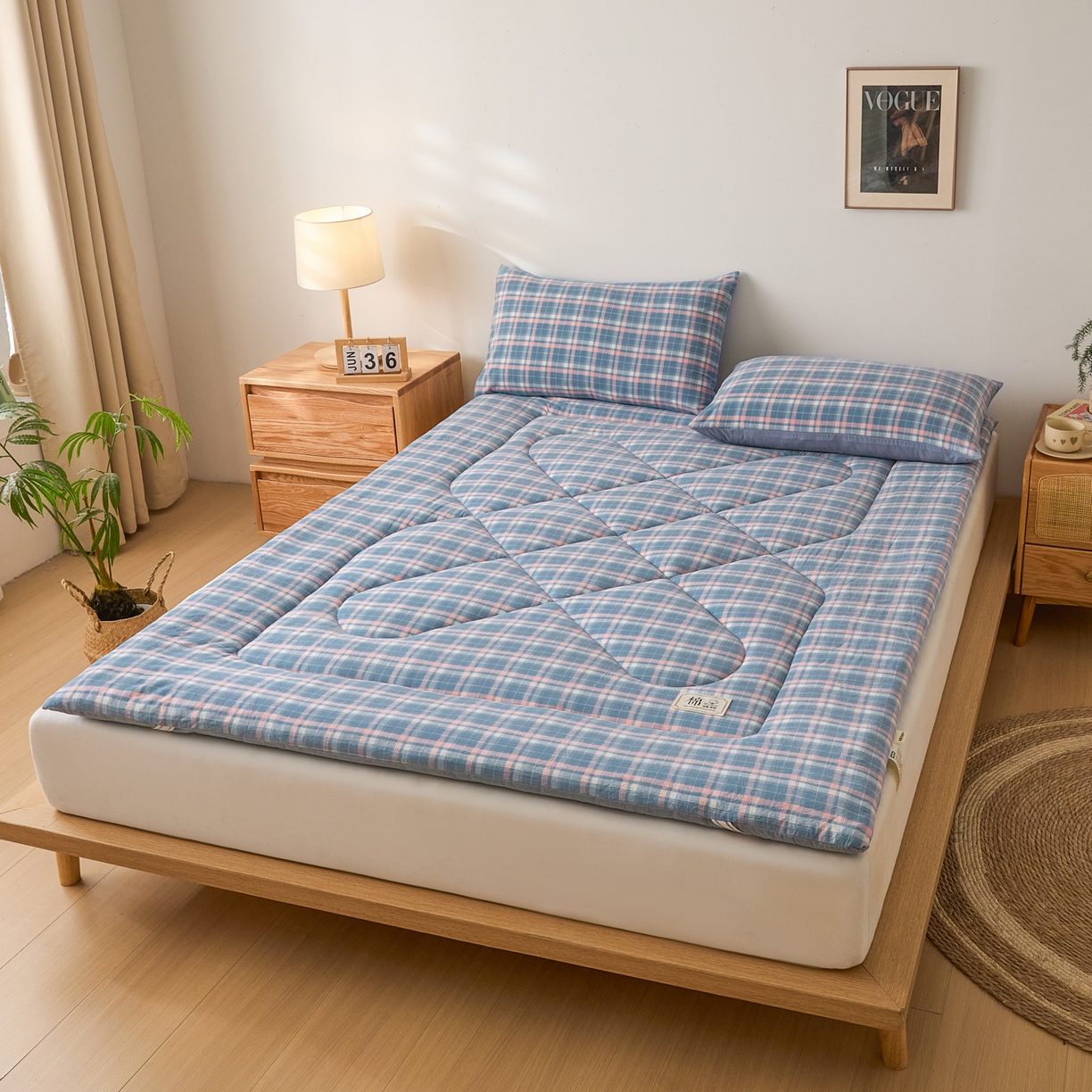 91家纺网 家纺一手货源 找家纺 爱屋及屋 2025新款无印风四季款棉花床垫 格韵蓝