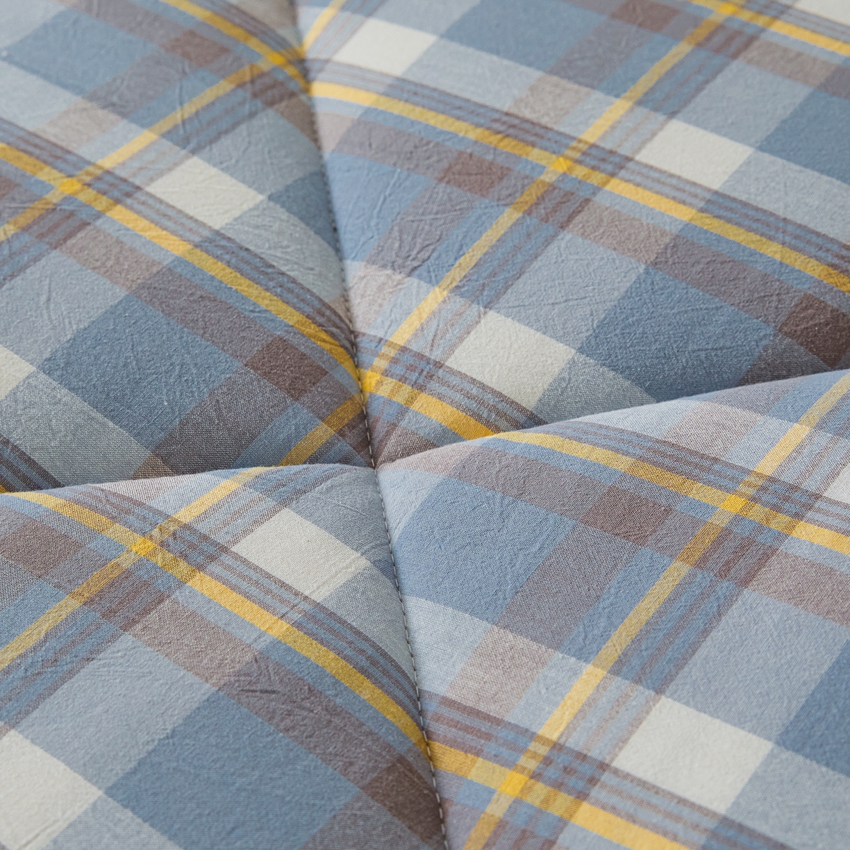 91家纺网 家纺一手货源 找家纺 爱屋及屋 2025新款无印风四季款棉花床垫 简析蓝