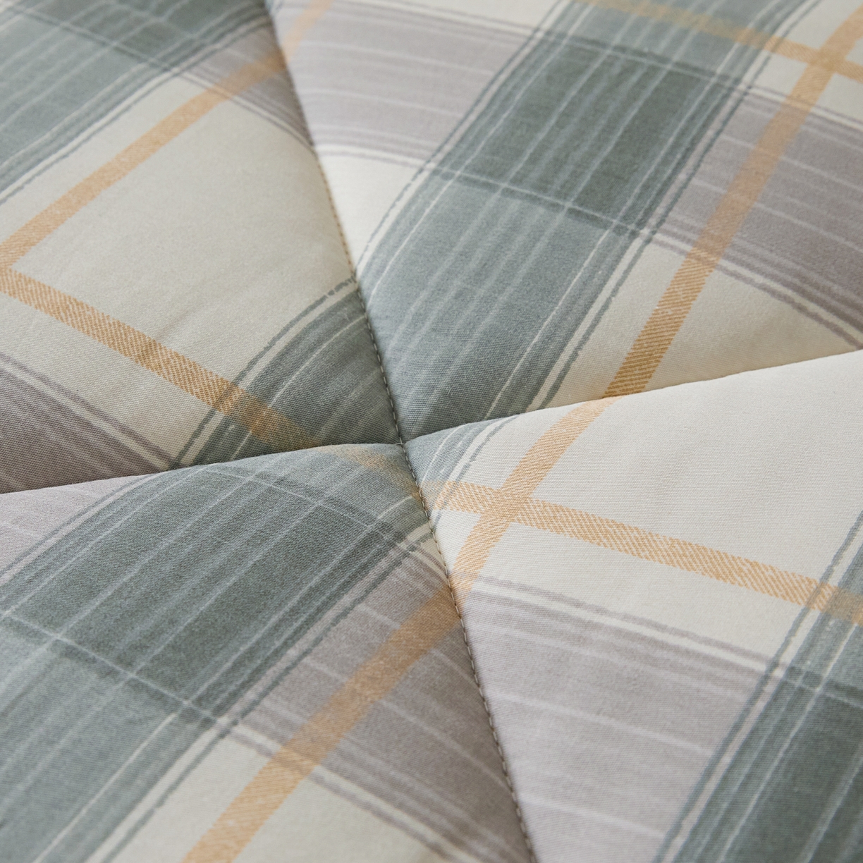 91家纺网 家纺一手货源 找家纺 爱屋及屋 2025新款无印风四季款棉花床垫 韵绿格