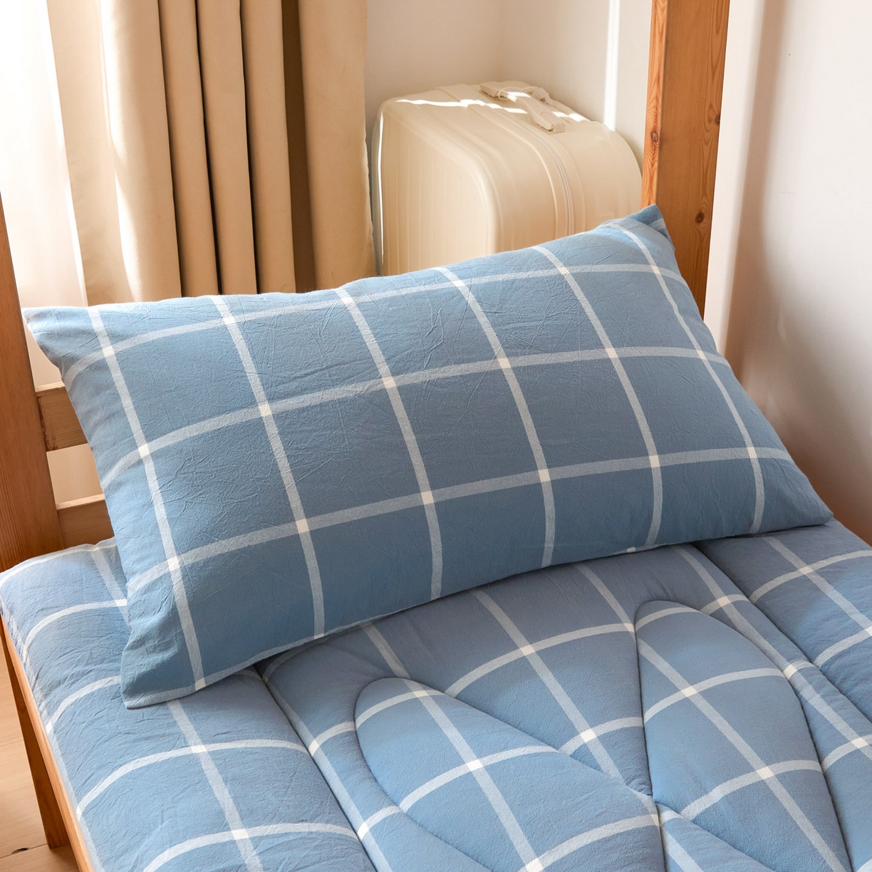 91家纺网 家纺一手货源 找家纺 爱屋及屋 2025款无印风学生棉花床垫 海蓝大格