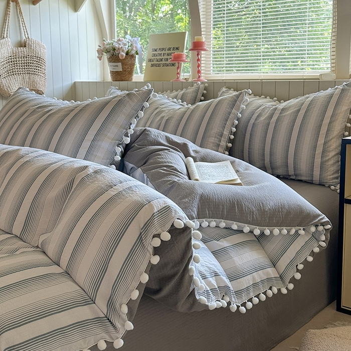 91家纺网 家纺一手货源 找家纺 缘生活 2025新款皱皱纱毛球球流苏四件套 皱皱纱球球流苏-绅士条纹