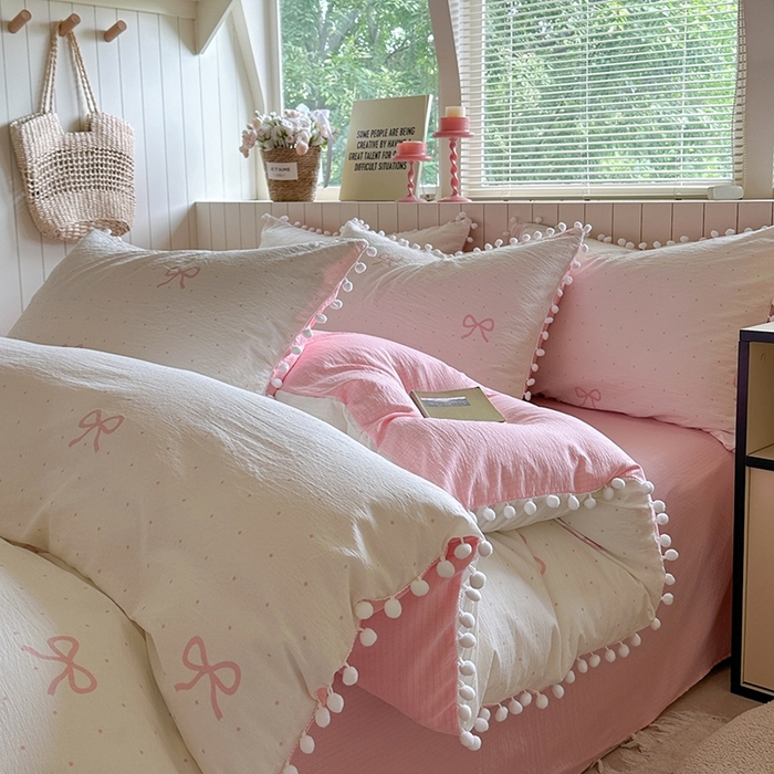 91家纺网 家纺一手货源 找家纺 缘生活 2025新款皱皱纱毛球球流苏四件套 皱皱纱球球流苏-蝴蝶结粉