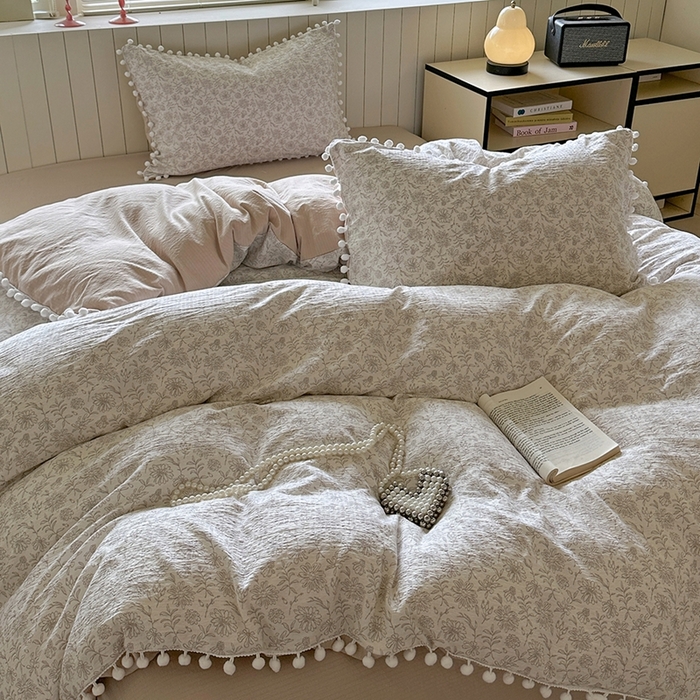 91家纺网 家纺一手货源 找家纺 缘生活 2025新款皱皱纱毛球球流苏四件套 皱皱纱球球流苏-碎花灰棕