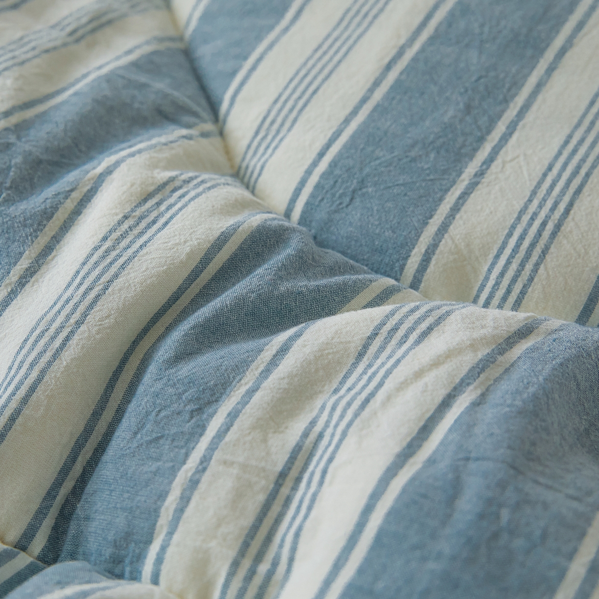 91家纺网 家纺一手货源 找家纺 爱屋及屋 2025新款无印风四季款棉花床垫 左岸蓝