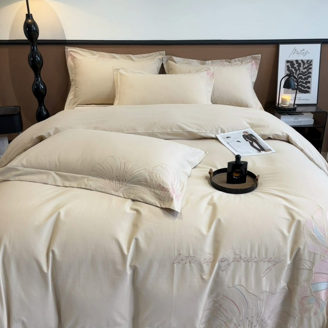 91家纺网 家纺一手货源 找家纺 桃园 2025新款纯棉全棉长绒棉磨毛四件套不掉毛-华尔兹 （高端礼盒） 华尔兹-香槟