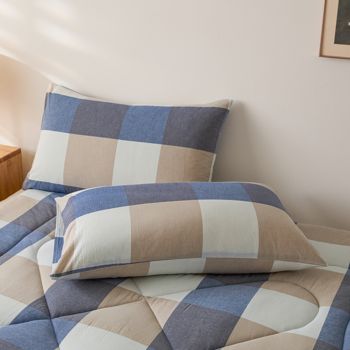 91家纺网 家纺一手货源 找家纺 爱屋及屋 2025新款无印风四季款棉花床垫 蓝咖大格