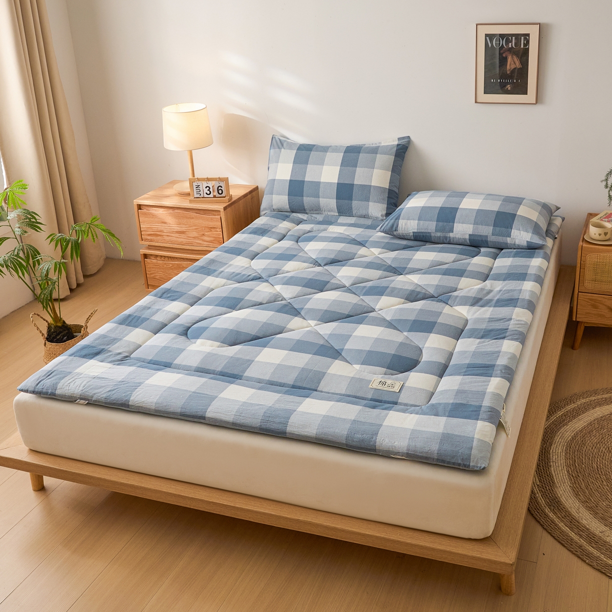 91家纺网 家纺一手货源 找家纺 爱屋及屋 2025新款无印风四季款棉花床垫 蓝中格