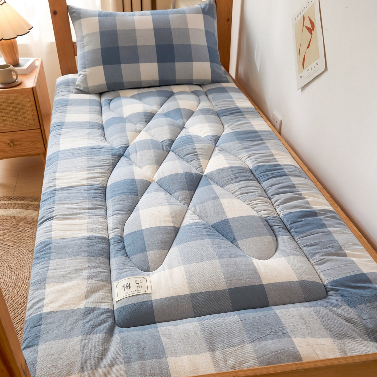 91家纺网 家纺一手货源 找家纺 爱屋及屋 2025款无印风学生棉花床垫 蓝中格