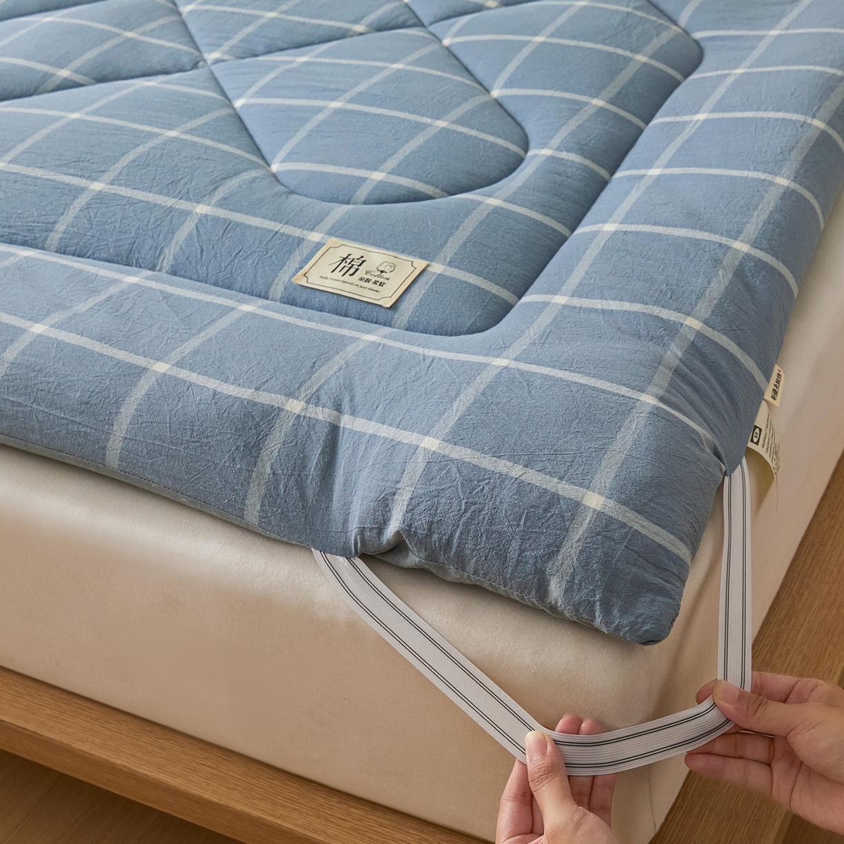 91家纺网 家纺一手货源 找家纺 爱屋及屋 2025新款无印风四季款棉花床垫 海蓝大格