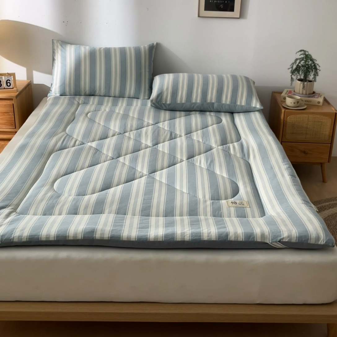 91家纺网 家纺一手货源 找家纺 爱屋及屋 2025新款无印风四季款棉花床垫 左岸蓝