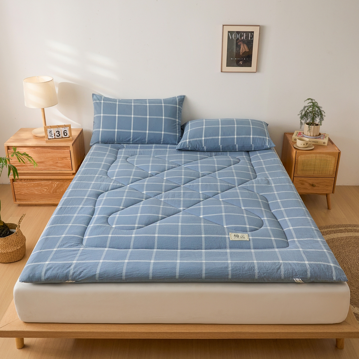 91家纺网 家纺一手货源 找家纺 爱屋及屋 2025新款无印风四季款棉花床垫 海蓝大格