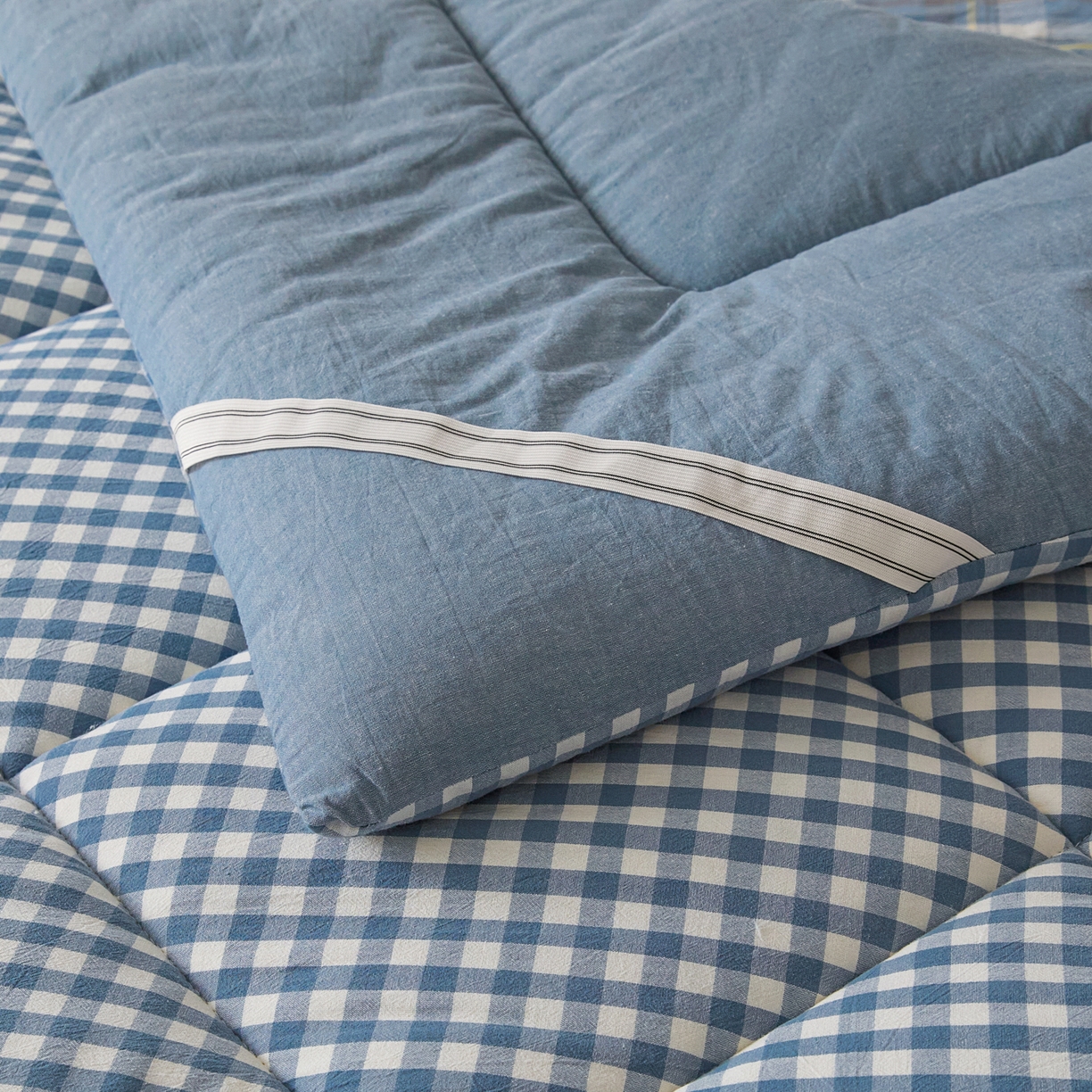 91家纺网 家纺一手货源 找家纺 爱屋及屋 2025新款无印风四季款棉花床垫 蓝小格