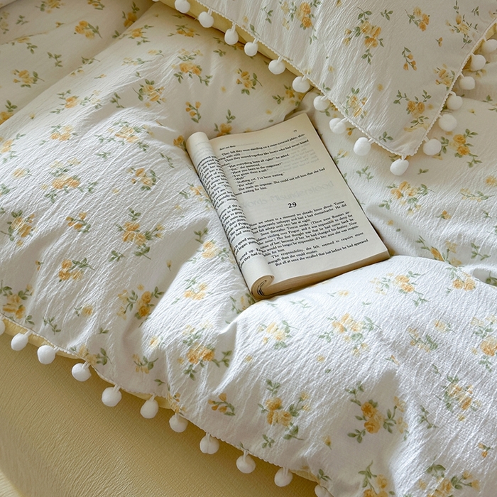 91家纺网 家纺一手货源 找家纺 缘生活 2025新款皱皱纱毛球球流苏四件套 皱皱纱球球流苏-梨花黄