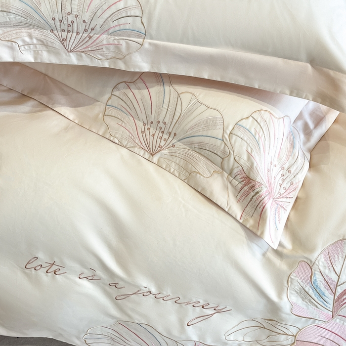 91家纺网 家纺一手货源 找家纺 桃园 2025新款纯棉全棉长绒棉磨毛四件套不掉毛-华尔兹 （高端礼盒） 华尔兹-奶昔白