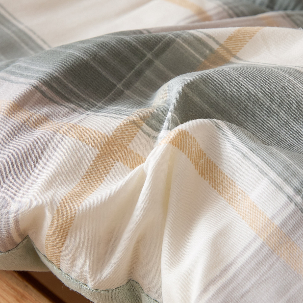 91家纺网 家纺一手货源 找家纺 爱屋及屋 2025款无印风学生棉花床垫 韵绿格