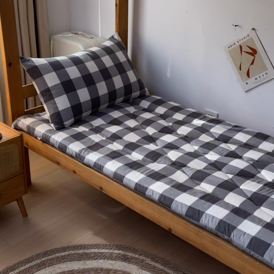 91家纺网 家纺一手货源 找家纺 爱屋及屋 2025款无印风学生棉花床垫 灰中格