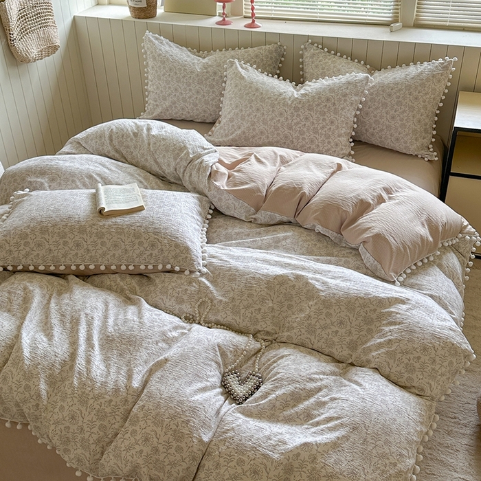 91家纺网 家纺一手货源 找家纺 缘生活 2025新款皱皱纱毛球球流苏四件套 皱皱纱球球流苏-碎花灰棕