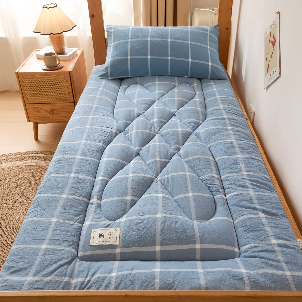 91家纺网 家纺一手货源 找家纺 爱屋及屋 2025款无印风学生棉花床垫 海蓝大格