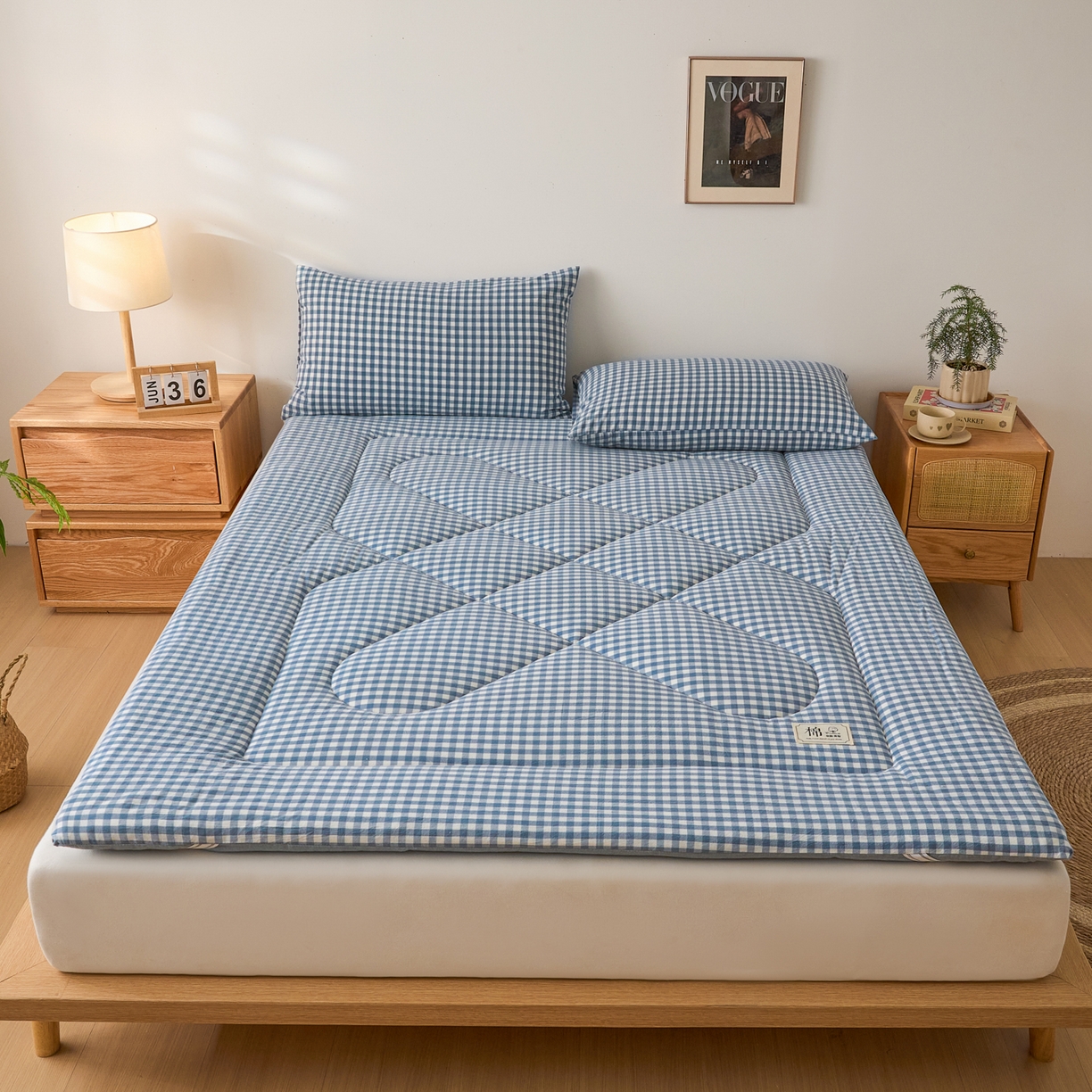 91家纺网 家纺一手货源 找家纺 爱屋及屋 2025新款无印风四季款棉花床垫 蓝小格