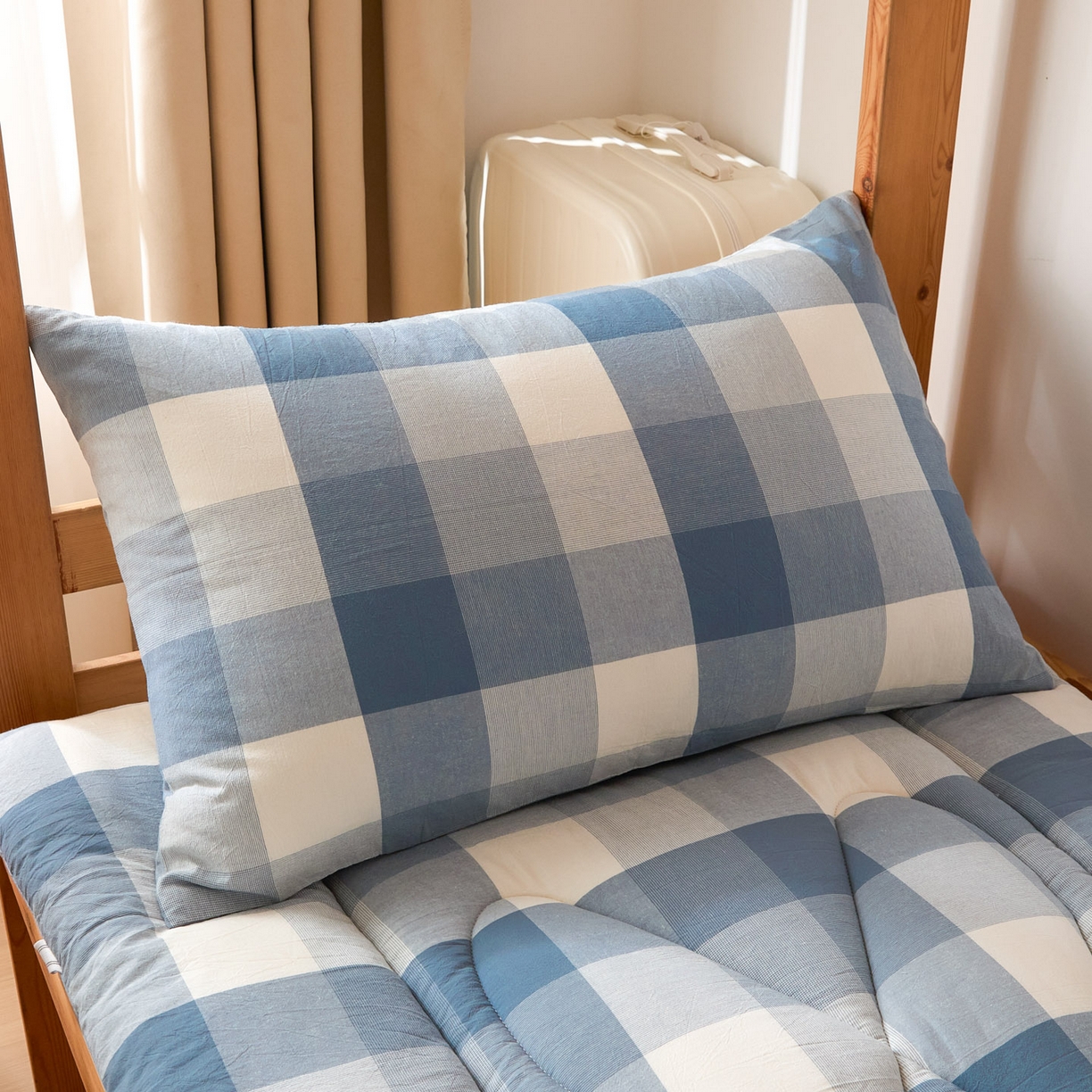 91家纺网 家纺一手货源 找家纺 爱屋及屋 2025款无印风学生棉花床垫 蓝中格