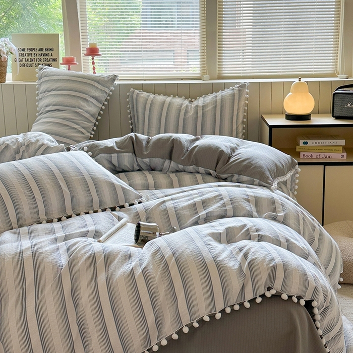 91家纺网 家纺一手货源 找家纺 缘生活 2025新款皱皱纱毛球球流苏四件套 皱皱纱球球流苏-绅士条纹