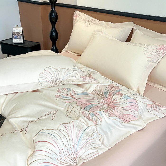 91家纺网 家纺一手货源 找家纺 桃园 2025新款纯棉全棉长绒棉磨毛四件套不掉毛-华尔兹 （高端礼盒） 华尔兹-奶昔白