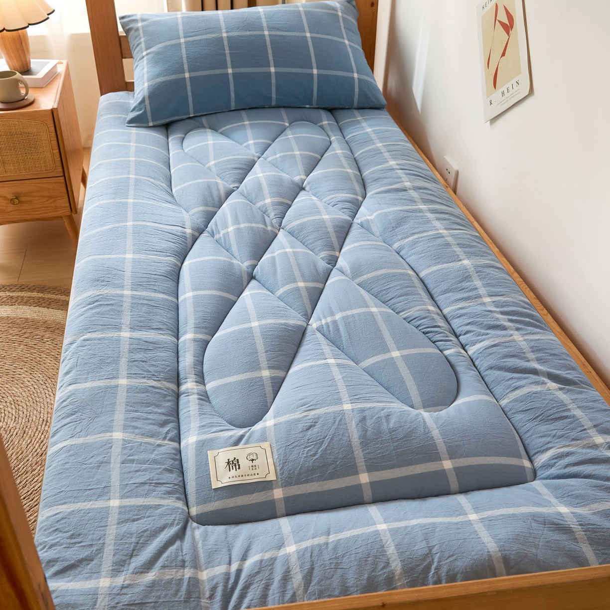91家纺网 家纺一手货源 找家纺 爱屋及屋 2025款无印风学生棉花床垫 海蓝大格