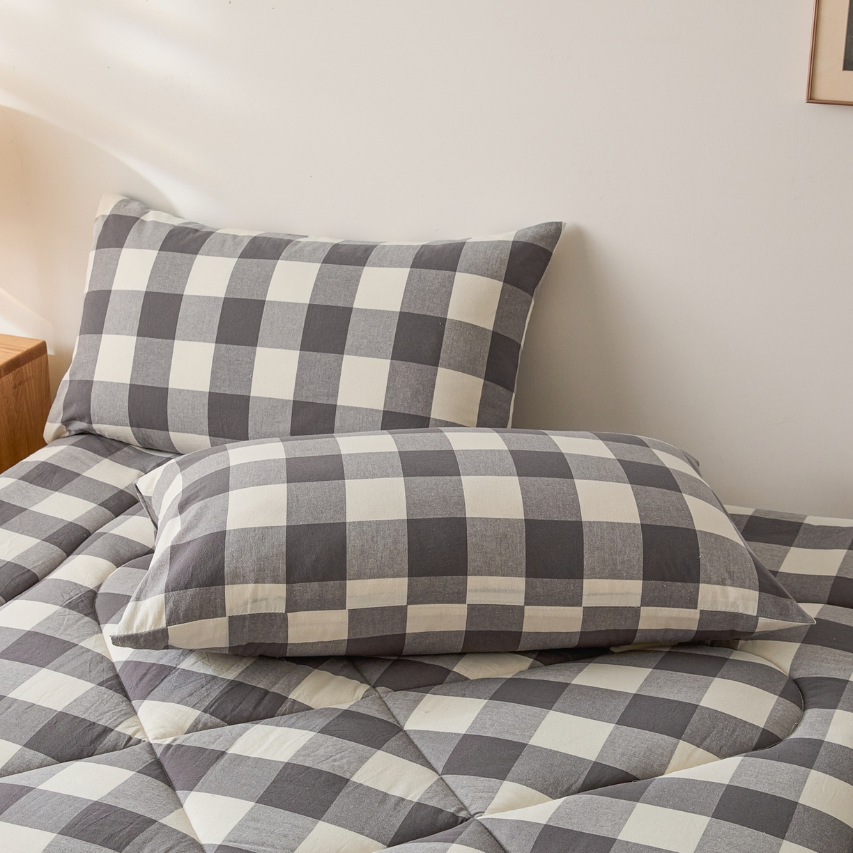 91家纺网 家纺一手货源 找家纺 爱屋及屋 2025新款无印风四季款棉花床垫 灰中格