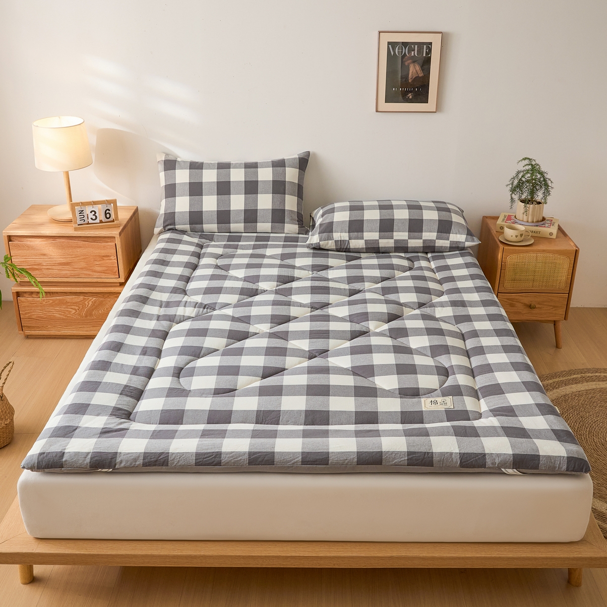 91家纺网 家纺一手货源 找家纺 爱屋及屋 2025新款无印风四季款棉花床垫 灰中格
