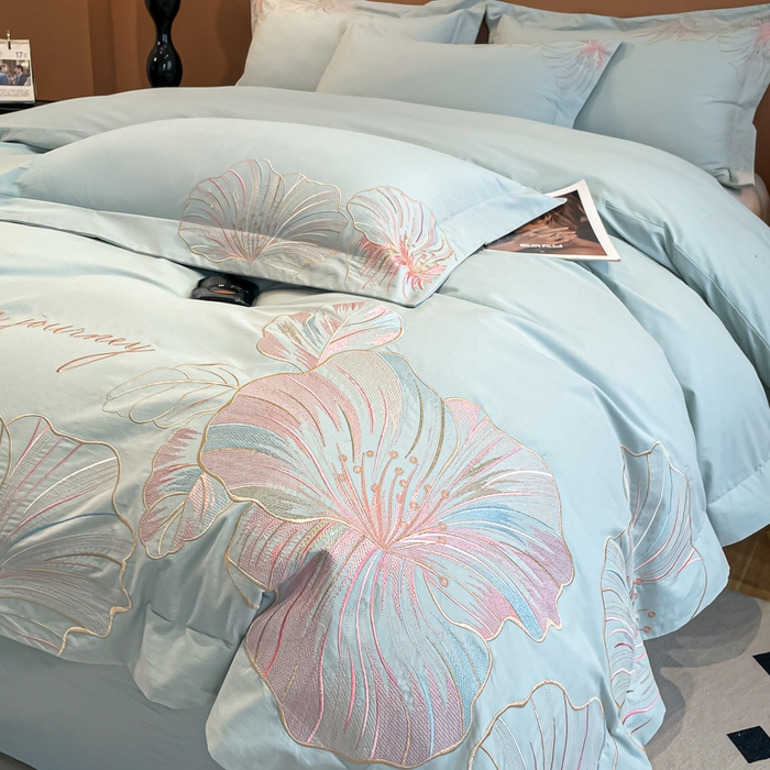 91家纺网 家纺一手货源 找家纺 桃园 2025新款纯棉全棉长绒棉磨毛四件套不掉毛-华尔兹 （高端礼盒） 华尔兹-飘蓝