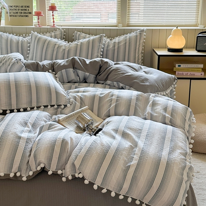 91家纺网 家纺一手货源 找家纺 缘生活 2025新款皱皱纱毛球球流苏四件套 皱皱纱球球流苏-绅士条纹