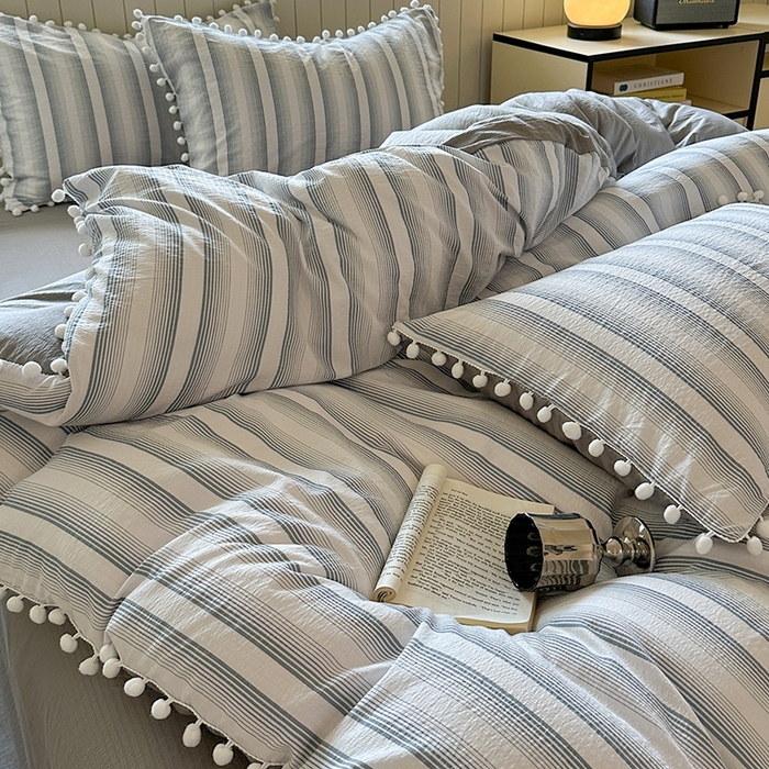 91家纺网 家纺一手货源 找家纺 缘生活 2025新款皱皱纱毛球球流苏四件套 皱皱纱球球流苏-绅士条纹