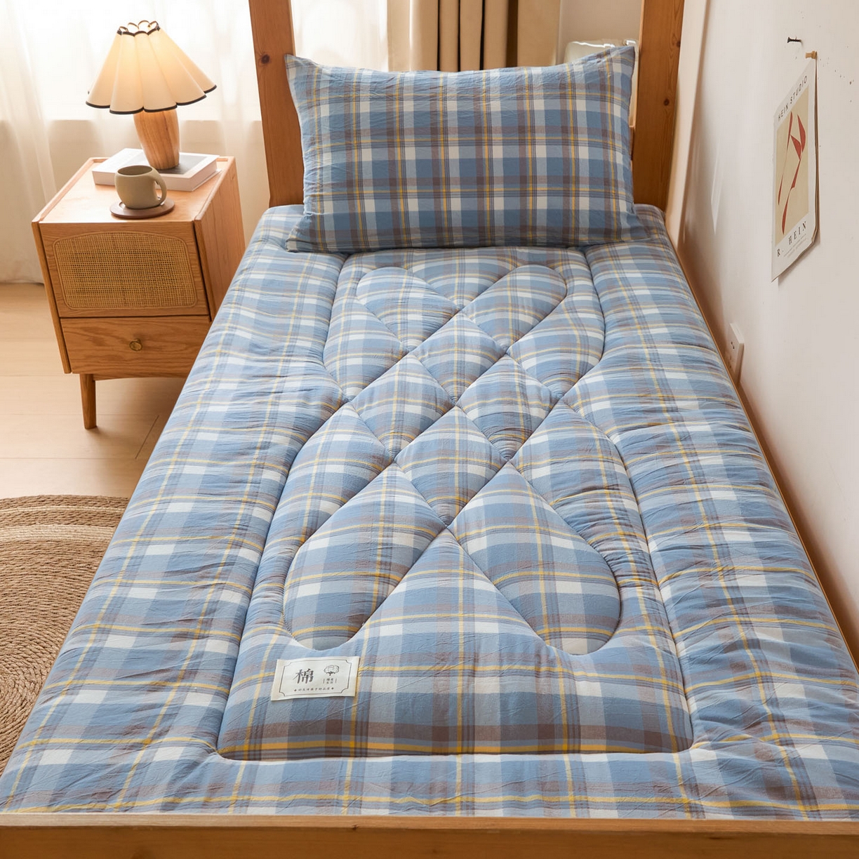 91家纺网 家纺一手货源 找家纺 爱屋及屋 2025款无印风学生棉花床垫 简析蓝