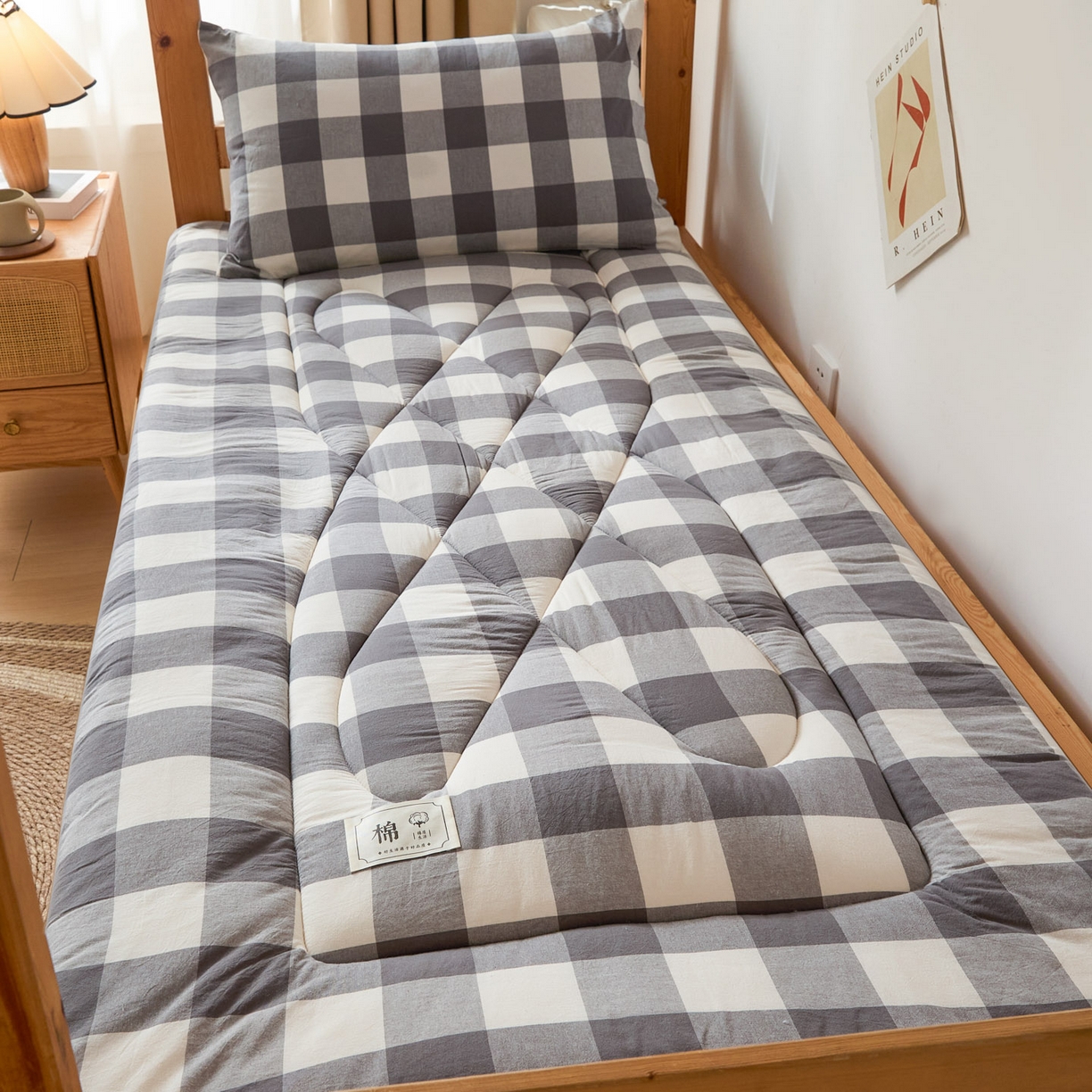 91家纺网 家纺一手货源 找家纺 爱屋及屋 2025款无印风学生棉花床垫 灰中格