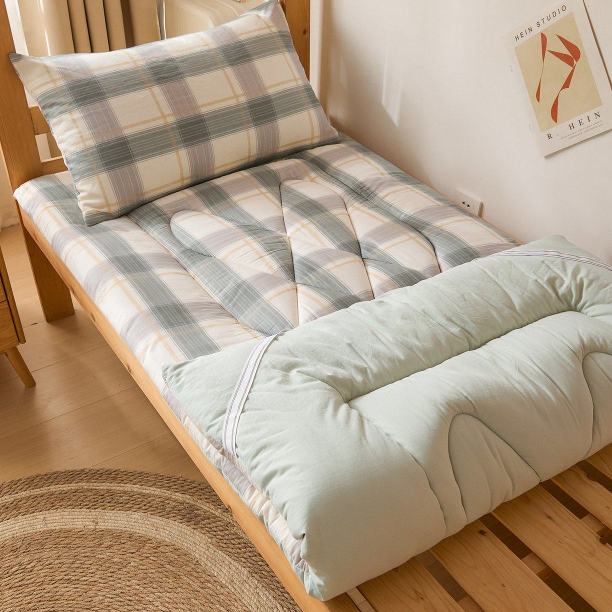 91家纺网 家纺一手货源 找家纺 爱屋及屋 2025款无印风学生棉花床垫 韵绿格