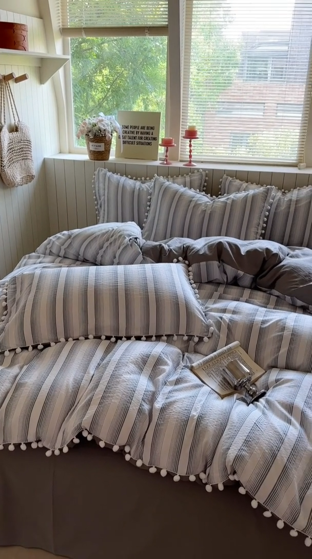 91家纺网 家纺一手货源 找家纺 缘生活 2025新款皱皱纱毛球球流苏四件套 皱皱纱球球流苏-绅士条纹