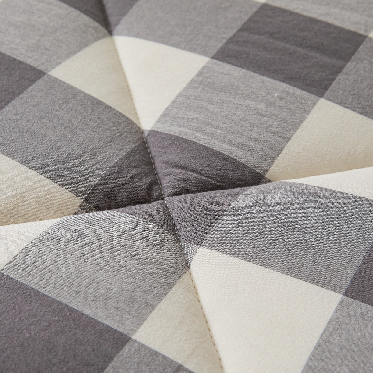 91家纺网 家纺一手货源 找家纺 爱屋及屋 2025新款无印风四季款棉花床垫 灰中格