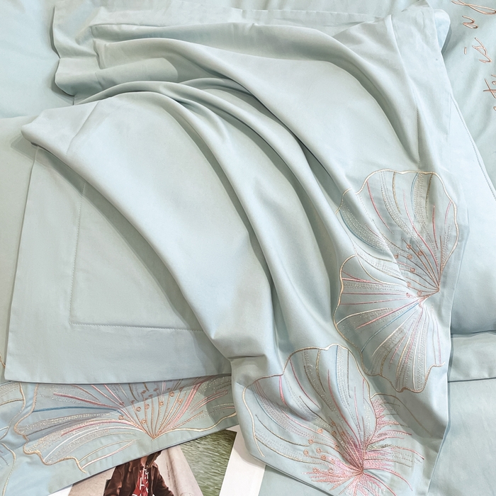 91家纺网 家纺一手货源 找家纺 桃园 2025新款纯棉全棉长绒棉磨毛四件套不掉毛-华尔兹 （高端礼盒） 华尔兹-飘蓝