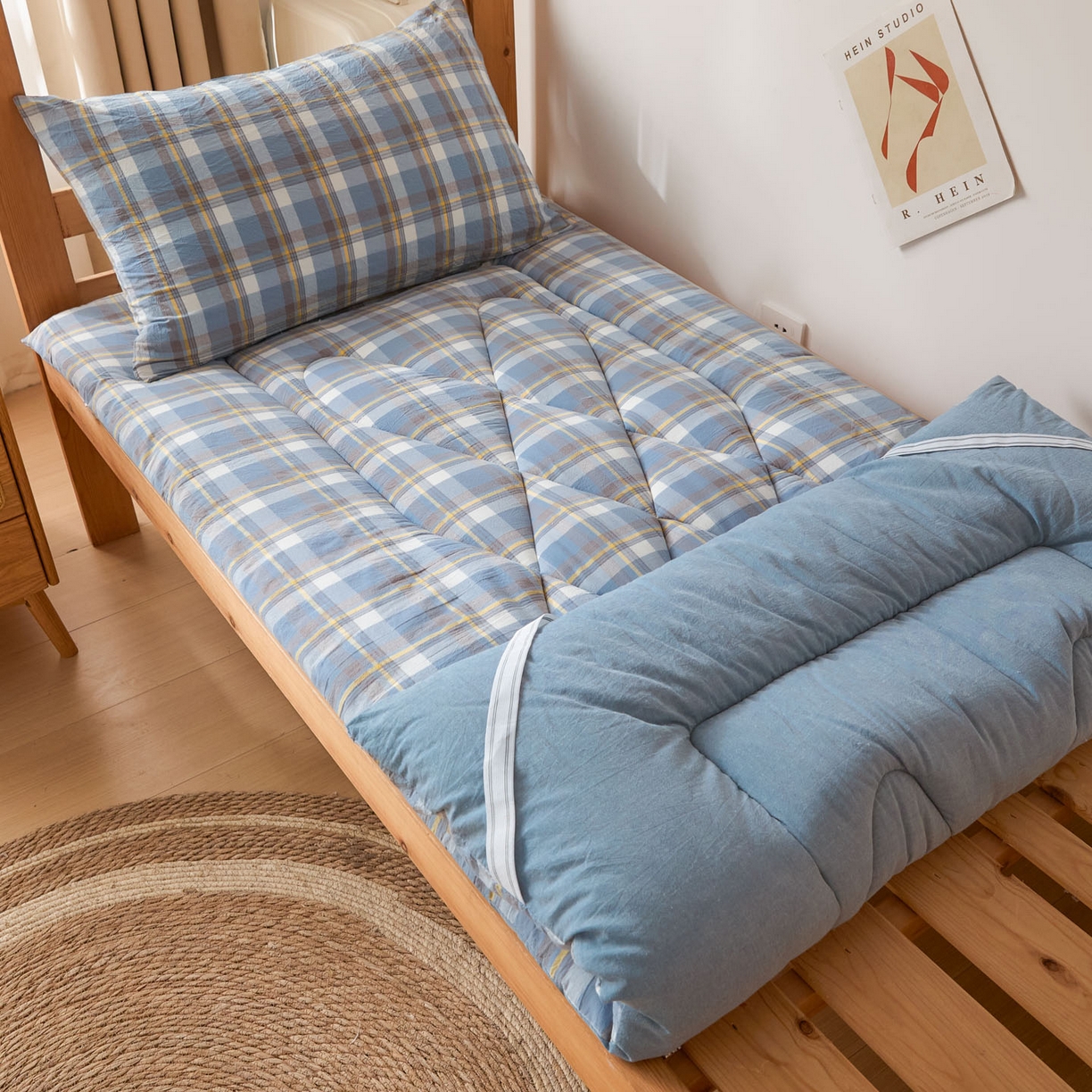 91家纺网 家纺一手货源 找家纺 爱屋及屋 2025款无印风学生棉花床垫 简析蓝